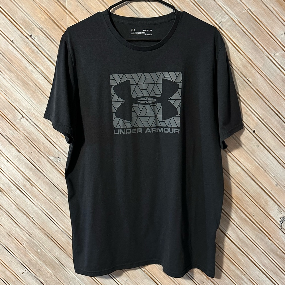 Under Armour Men's Loose Heatgear Black & Grey Graphic Tee Activewear